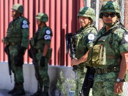 Elementos de la Guardia Nacional arriban al Reclusorio Oriente para realizar labores de apoyo luego de que se registrara un incendio en las instalaciones. NTX / J. Lira