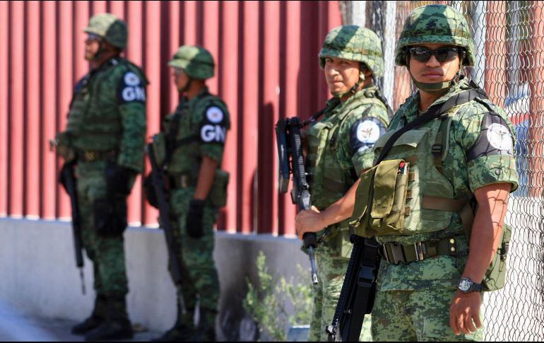 Elementos de la Guardia Nacional arriban al Reclusorio Oriente para realizar labores de apoyo luego de que se registrara un incendio en las instalaciones. NTX / J. Lira
