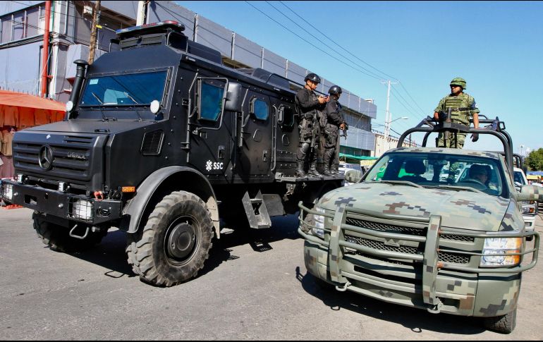 En esa zona de Iztapalapa se observa una fuerte movilización de elementos del Heroico Cuerpo de Bomberos capitalino y de la Secretaría de Seguridad Pública capitalina. NTX / J. Lira