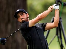 Abraham Ancer realiza uno de sus tiros en el hoyo cuatro, durante la primera ronda disputada ayer. EFE/T. Mauri