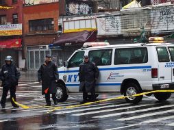 La policía local pide a la gente no acercarse al área. AFP / ARCHIVO