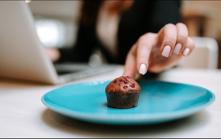 ¿Por qué la comida en la oficina desaparece en segundos? GETTY IMAGES