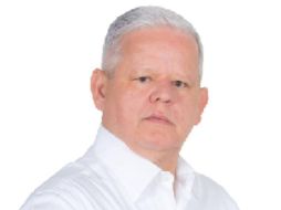 ''Yo a veces le digo a las niñas, para qué quieren al marrano, si solo se van a comer un pedazo de chorizo o de longaniza'', dijo el munícipe. FACEBOOK / Carlos Peredo Grau