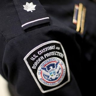 El sorprendente hallazgo de un polizón cubano que viajó desde La Habana a Miami en la bodega de un avión