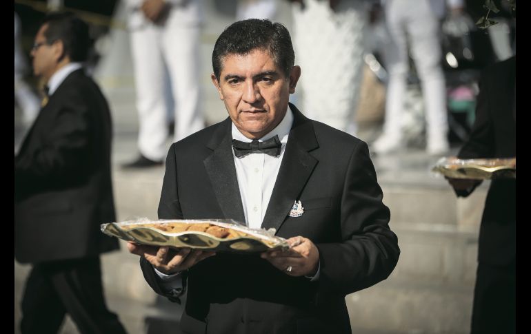 La distribución del pan es uno de los símbolos que se incluyen en la ceremonia religiosa. EL INFORMADOR / F. Atilano