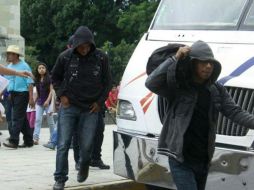 Después de un recorrido, los Policías Estatales ubicaron el domicilio donde encontraron a 26 migrantes, de los cuales 10 dijeron ser de Guatemala, 9 de Honduras, cinco de El Salvador, uno de India y un mexicano, entre ellos se encontraban dos menores de edad y cinco mujeres. EFE/ ARCHIVO