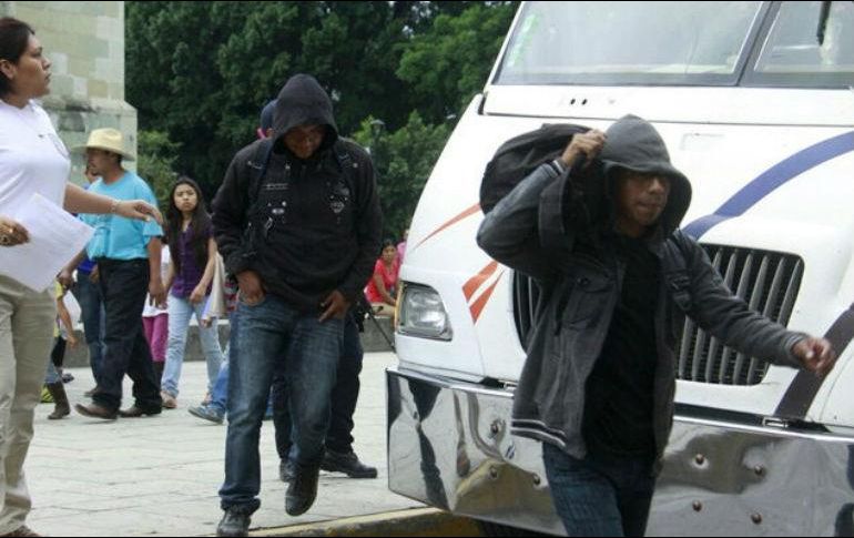 Después de un recorrido, los Policías Estatales ubicaron el domicilio donde encontraron a 26 migrantes, de los cuales 10 dijeron ser de Guatemala, 9 de Honduras, cinco de El Salvador, uno de India y un mexicano, entre ellos se encontraban dos menores de edad y cinco mujeres. EFE/ ARCHIVO