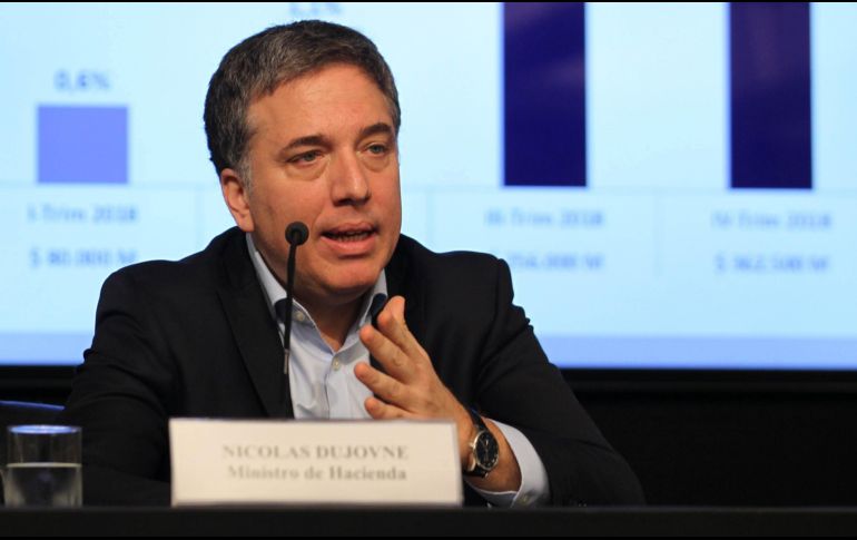 Nicolás Dujovne habla el 19 de julio de 2018, durante una conferencia de prensa para presentar el resultado fiscal del primer semestre del año, en Buenos Aires. EFE/M. Rodríguez