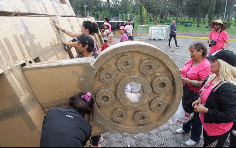 Olivier señala que el trabajo conjunto que se realizó para levantar la pirámide de cartón, podría compararse a la solidaridad que se vivió en México durante los sismos de septiembre de 2017. NTX / G. Granados