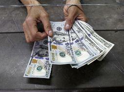 El tipo de cambio para solventar operaciones denominadas en moneda extranjera pagaderas en el país se ubica en 19.5669 pesos por dólar. EL INFORMADOR / ARCHIVO