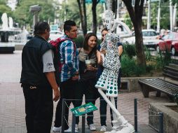 La exposición causó el interés de los paseantes. EL INFORMADOR / G. Gallo