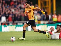 El mexicano Raúl Jiménez inició en el cuadro titular del Wolverhampton. AP