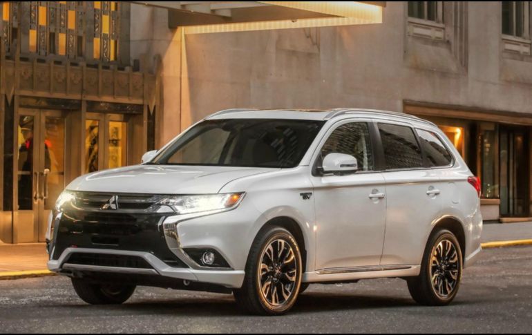 La Outlander PHEV 2019 es capaz de andar en modo eléctrico por 55 kilómetros sin ayuda del motor de combustión. ESPECIAL