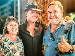 Compartieron una foto donde aparece Luis Miguel acompañado de los padres de Rulli. INSTAGRAM /