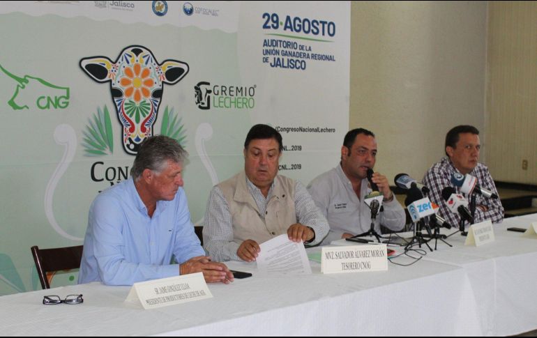 Se informa que Jalisco es el productor número uno de leche en México por lo que muchas familias del estado depende de lo que ganen los productores. TWITTER / @SEDRAEAguas