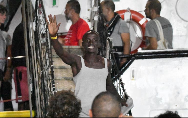 Los migrantes no habían podido desembarcar hasta ahora debido a la negativa de Roma a permitirlo. AP/S. Cavalli