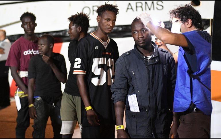 Los migrantes no habían podido desembarcar hasta ahora debido a la negativa de Roma a permitirlo. AP/S. Cavalli