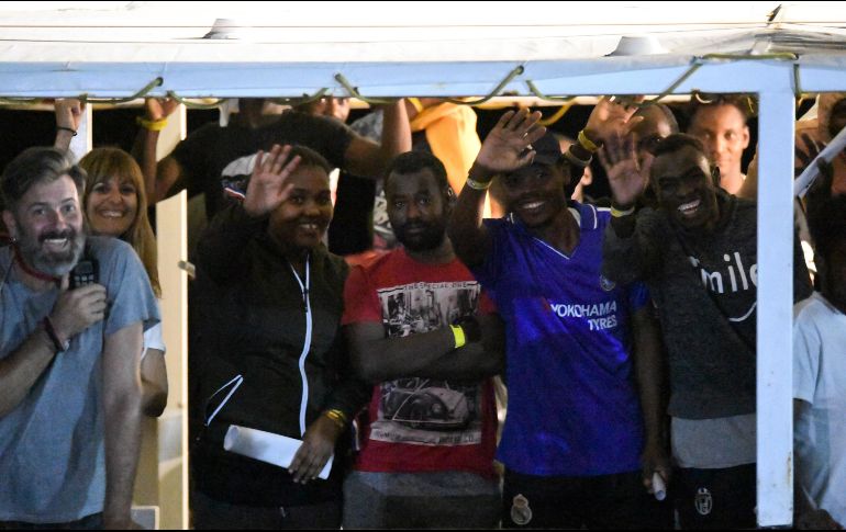 Los migrantes no habían podido desembarcar hasta ahora debido a la negativa de Roma a permitirlo. AP/S. Cavalli