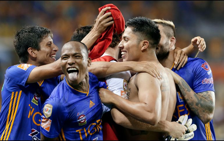 Los jugadores del equipo regio celebran el triunfo. AP / M. Wyke