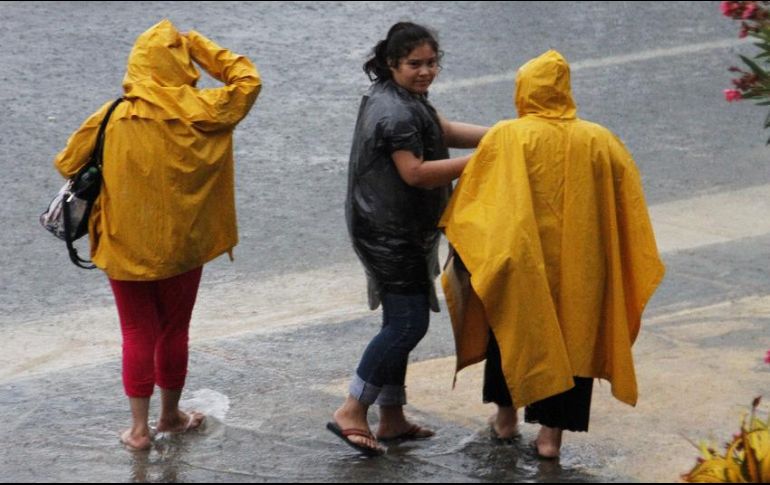 Además de las precipitaciones puntuales intensas, existe la posibilidad de deslaves, aumento en los cauces de ríos y arroyos e inundaciones en zonas bajas de dichos estados. NTX / ARCHIVO