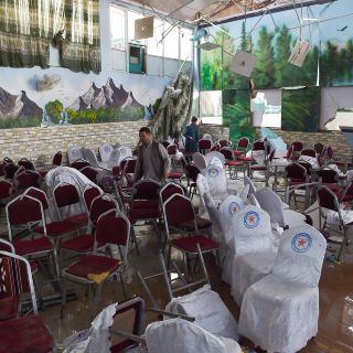 Suben a 80 los muertos en ataque a boda en Kabul