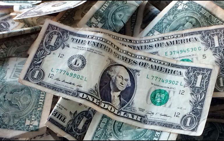 Durante la sesión, se espera que el tipo de cambio cotice entre 19.60 y 19.80 pesos por dólar. AP / ARCHIVO