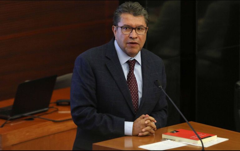 Ante el clima hostil que se vive en el Senado, el legislador Ricardo Monreal, dijo que tiende la mano a su compañero de partido Martí Batres Guadarrama. SUN/ARCHIVO