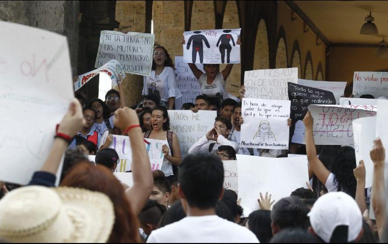 “Yo sí te creo” y “Ni una más” fueron algunas de las consignas del contingente. EL INFORMADOR / A. Camacho