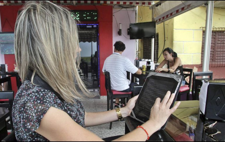 La economía digital no es tan representativa actualmente, pero está creciendo mucho, por lo que se prepara una estructura tributaria para ella, mencionó el subsecretario de Hacienda y Crédito Público. EFE/Archivo