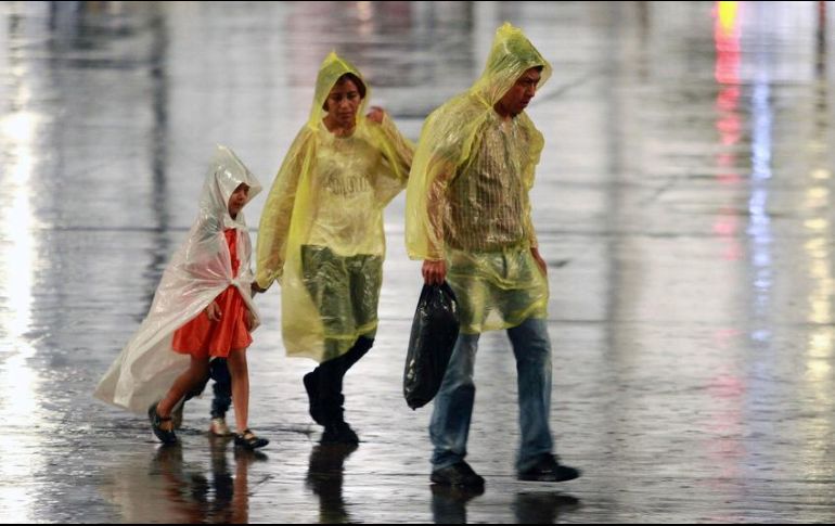 El SMN exhorta a la población en general a extremar precauciones en las zonas de los estados mencionados por lluvias, viento y oleaje. NTX / ARCHIVO