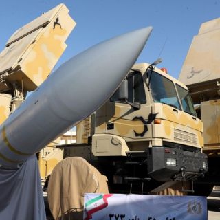 Irán presenta un sistema de defensa aérea de largo alcance
