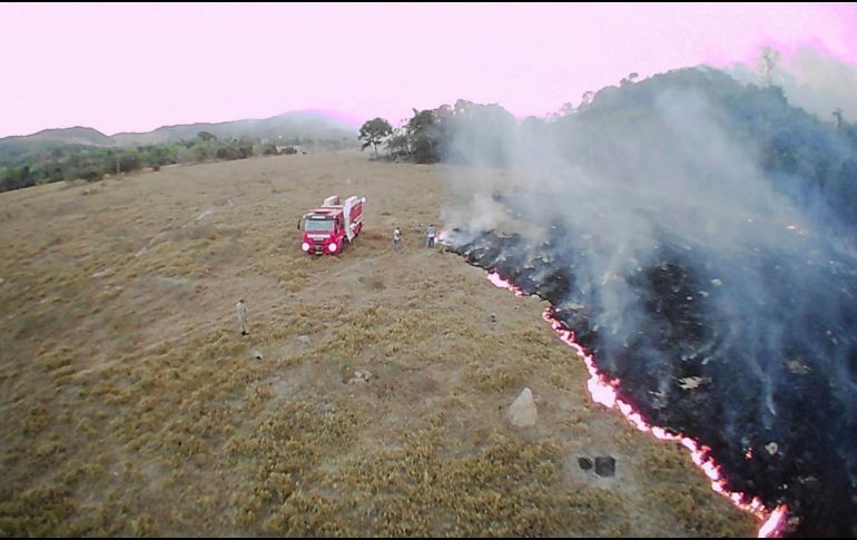 Los incendios, tan intensos que se pueden ver desde el espacio, han alcanzado Bolivia, Ecuador y Perú. AP / Corpo de Bombeiros de Mato Grosso