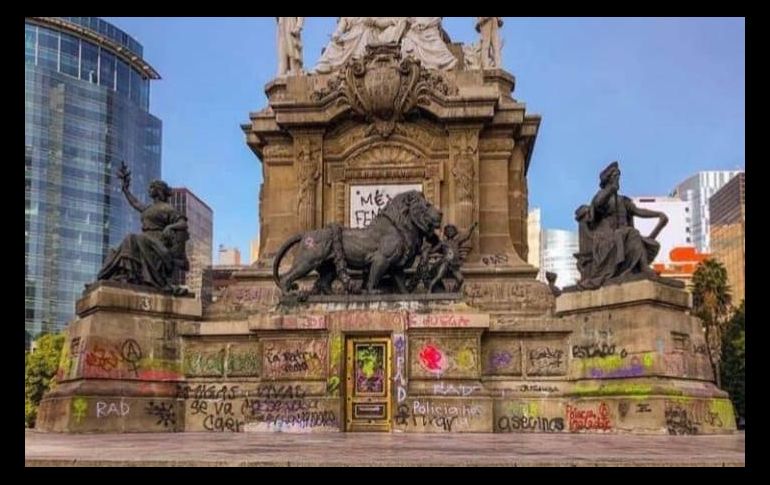 La jefa de Gobierno, Claudia Sheinbaum, comentó que lo más urgente es el arreglo estructural del monumento. ESPECIAL