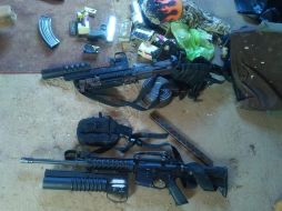 Fueron decomisadas armas cortas y largas, además de granadas y municiones. ESPECIAL/Policía de Tlaquepaque