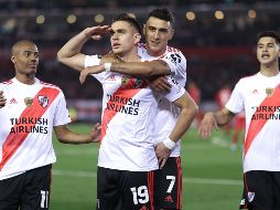 Rafael Santos Borré (19) celebra la anotación definitiva del partido. EFE/J. Roncoroni