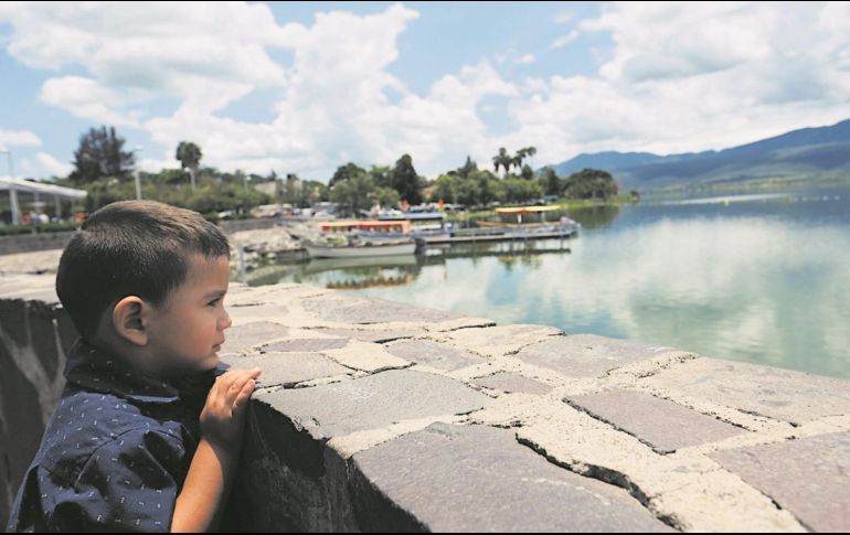 El gobernador anunció que la Laguna de Cajititlán iniciará una nueva etapa de impulso turístico. ESPECIAL