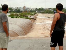 Protección Civil alertó a la población del norte de Sinaloa sobre los pronósticos de precipitaciones pluviales fuertes, entre los 75 y los 150 milímetros. EFE / J. Cruz