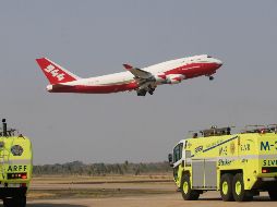 El Boeing 747 Supertanker despega este viernes en el Aeropuerto de Viru Viru, en Santa Cruz, Bolivia. EFE/J. Torrejón