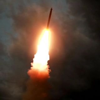 Corea del Norte lanza dos proyectiles al mar del Este