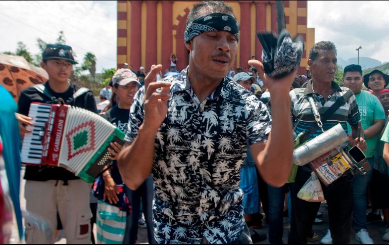 Al finalizar la misa, el grupo musical que encabezó Celso, “La Ronda Bogotá” interpretó el repertorio más famoso del músico. AFP/J. Aguilar