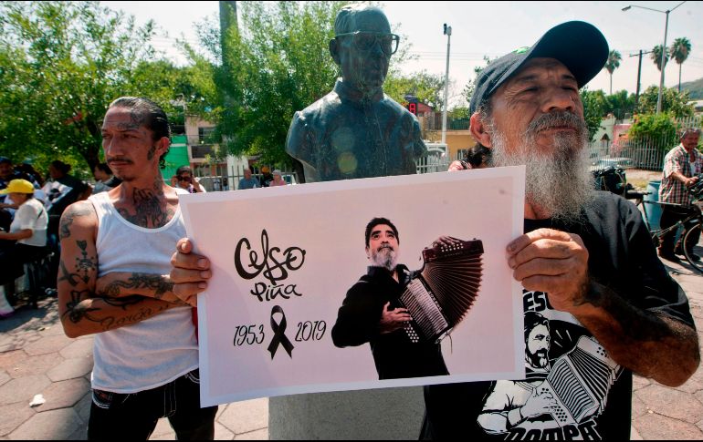 Al finalizar la misa, el grupo musical que encabezó Celso, “La Ronda Bogotá” interpretó el repertorio más famoso del músico. AFP/J. Aguilar