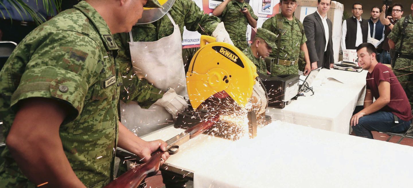 Las campañas de la Sedena para reducir la posesión de armas han tenido poco impacto, ya que existe una menor recaudación de arsenal en los últimos años. EL INFORMADOR / G. Gallo