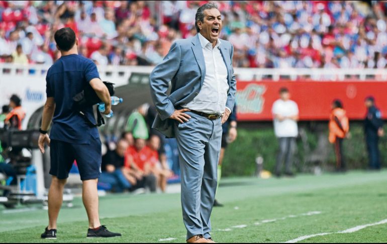 En varias ocasiones se vio a Tomás gritando a sus jugadores, que ayer no hicieron un buen partido y cargaron con la derrota en casa. IMAGO7