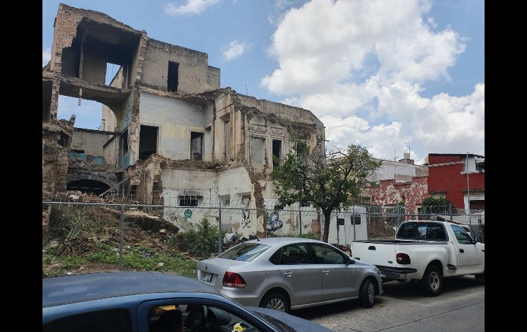 El nuevo edificio soportaría un inmueble de cinco pisos de altura y dos sótanos para estacionamiento. EL INFORMADOR/ R. Rodrigo
