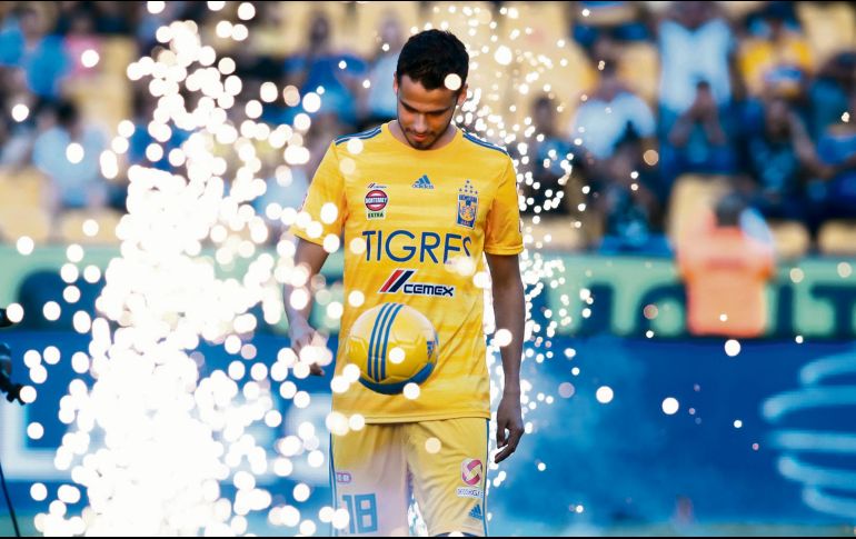 Con bombo y platillo Reyes se vistió de felino. IMAGO7