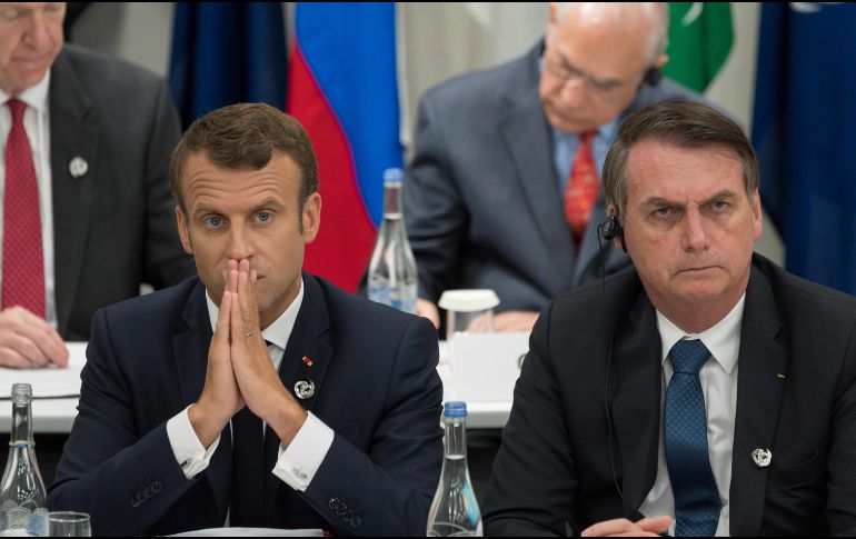 Bolsonaro fue criticado luego de que comentara una publicación donde aparece con su joven esposa, 27 años menor que él, y una de Macron junto a su pareja, 24 años mayor que él. AFP / ARCHIVO