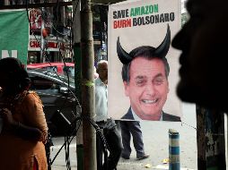 La actitud de Bolsonaro ante los incendios forestales en la zona ha sido criticada por diversos organismos y personalidades. EFE/P. Adhikary