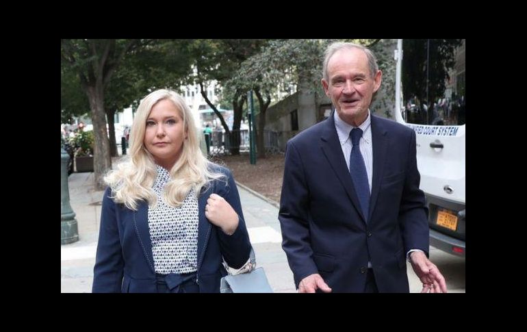 El abogado David Boies acompañó a su clienta Virginia Roberts Giuffre al tribunal de distrito de Nueva York donde hablaron algunas de las supuestas víctimas de Jeffrey Epstein. REUTERS