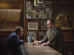 Escena del filme con Joe Pesci (izquierda) y Robert De Niro. NETFLIX