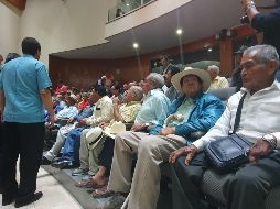 El contingente entabló diálogo con Salvador Caro Cabrera, presidente del Grupo Parlamentario de Movimiento Ciudadano, quien aseguró que se revisará la iniciativa. EL INFORMADOR / P. López